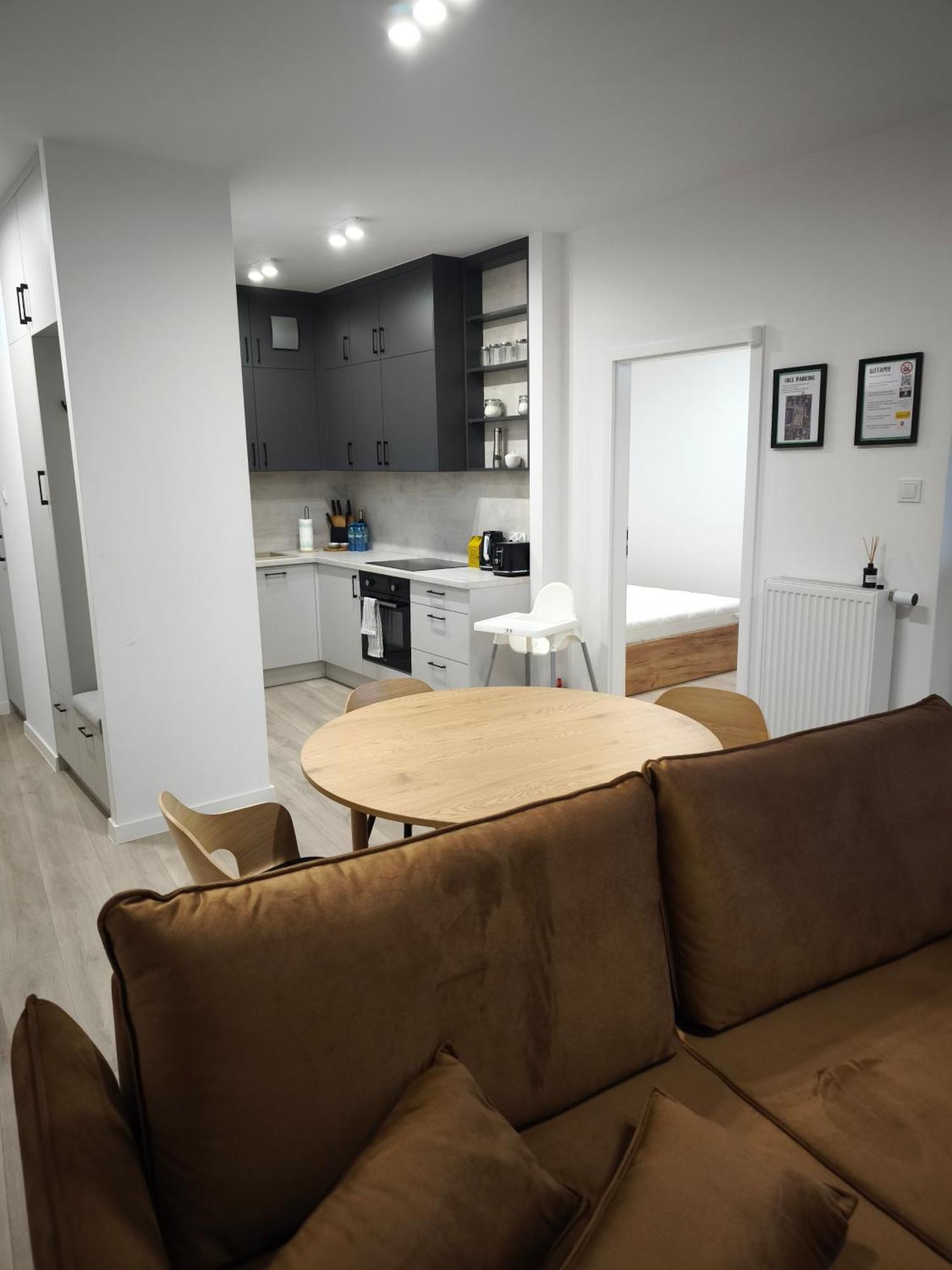 Kameralny Nowy Apartament W Centrum Miasta, Duzy Parking, Fv, Luksusowo Wyposazony, Ps5, Balkon, Klimatyzacja, Taras, Winda, Wyposazona Kuchnia Starogard Gdański Eksteriør billede